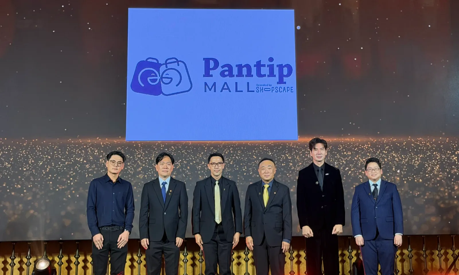 Six people standing on stage in front of a screen showing the Pantip MALL logo with the line “operated by ShopSCAPE”.